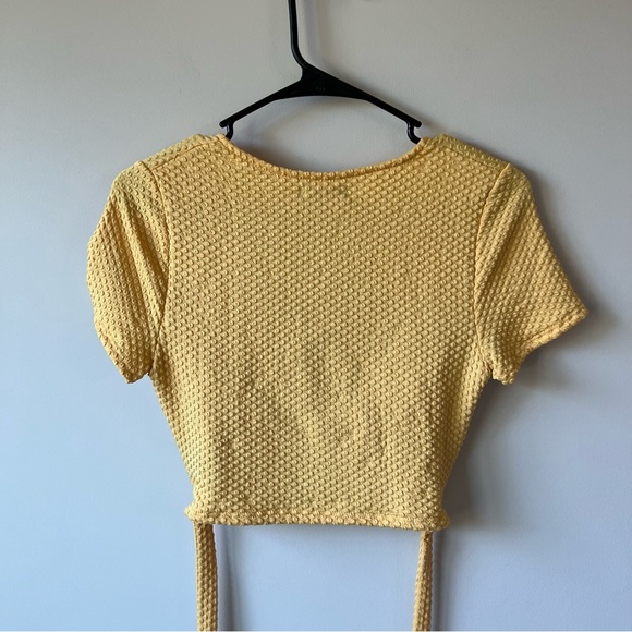 Urban Outfitters Textured Crop Top - Picture 2 of 7